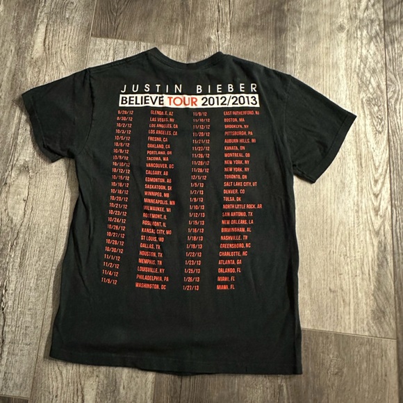 🎱 2/$25 Justin Bieber Concert Shirt - Picture 3 of 4